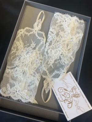 Heirloom Ivory Lace Bridal Gloves