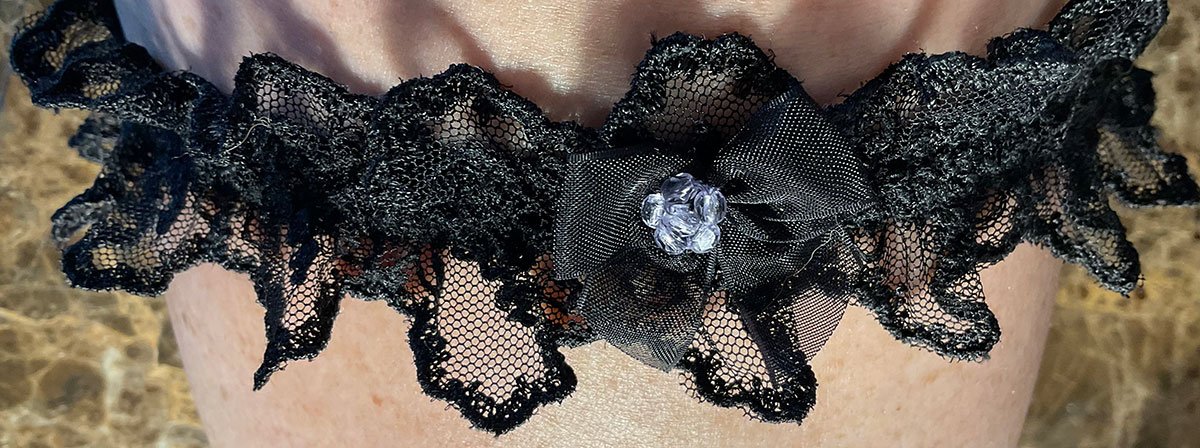 The Crystal-Beaded Nottingham Lace Garter - Image 3