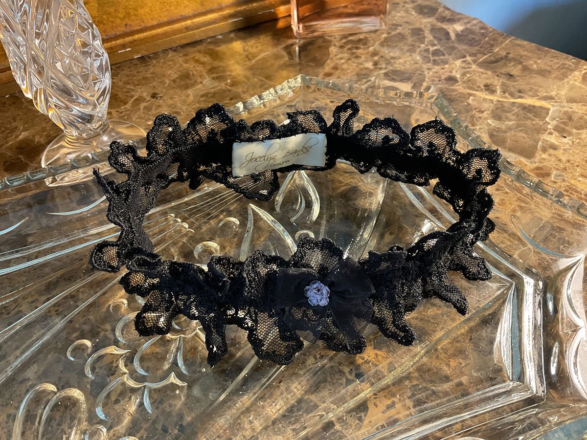 The Crystal-Beaded Nottingham Lace Garter - Image 2