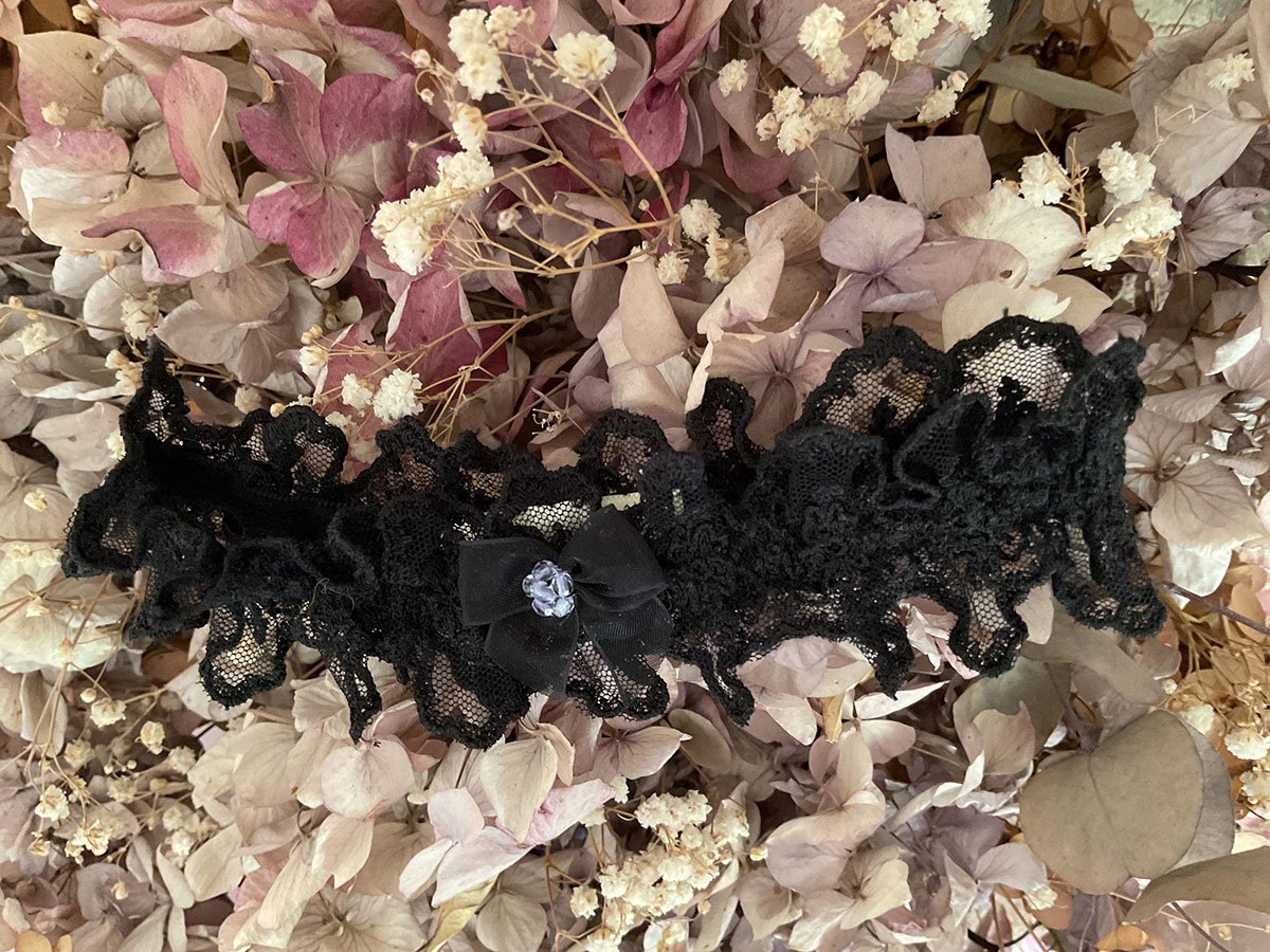 The Crystal-Beaded Nottingham Lace Garter - Image 4