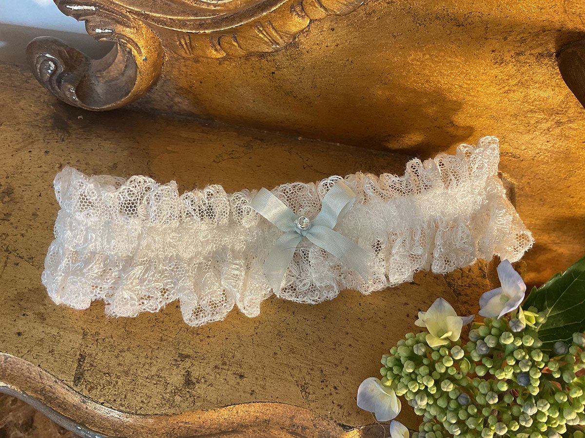 The Dainty Vintage Lace Garter - Image 4