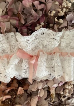 The Slotting Lace Garter