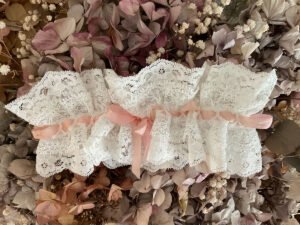 The Slotting Lace Garter